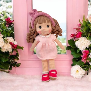 Met amigurumi afgewerkte pop, amigurumi-speelgoed, gehaakt speelgoed, handgemaakte pop, amigurumi-pop!