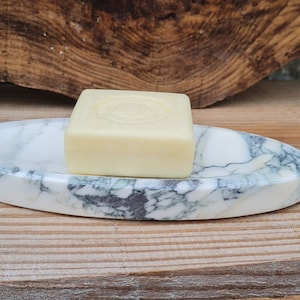 SOAP DISH in CARRARA MARBLE, 100% made in Italy, 25 cm long (inc.9,84) handmade by expert Italian craftsmen.