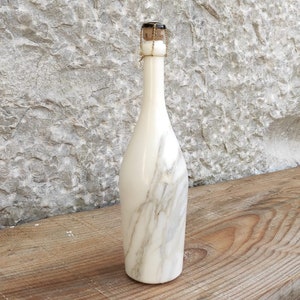 Bottle in white Carrara marble, Italian craftsmanship, 100% made in Italy, marble wine bottle, Carrara marble, pure white marble
