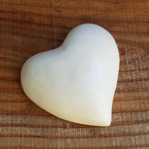 Heart in pure Carrara marble, 100% made in Italy, Italian craftsmanship, heart handmade by expert craftsmen, Italian design.