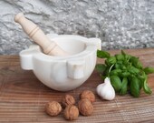 Mortar in Carrara marble diameter cm.20 (inch.7.87) with wooden pestle, 100 made in Italy, Italian craftsman, mortar for pesto.