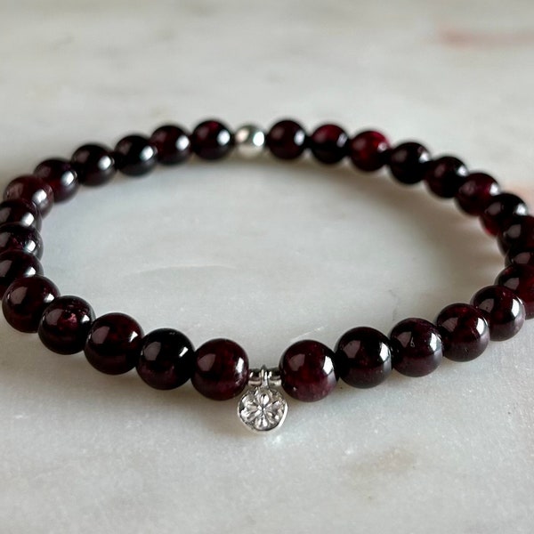 Garnet bracelet|January birthstone| Sterling Silver| Daisy Charm|Gift for Her