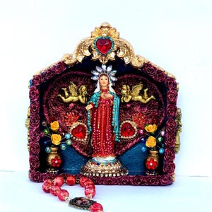 Sacred Heart of Mary portable Shrine with Roses Scented mini Rosary include.