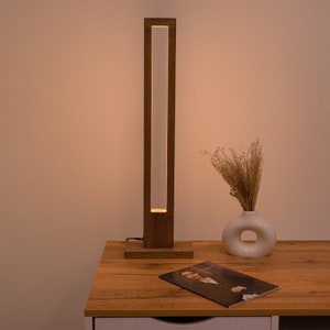 Lampada da lettura da tavolo Japandi in legno con luce LED, comodino wabi sabi e luce notturna, arredamento minimalista da scrivania, regalo di compleanno per lui