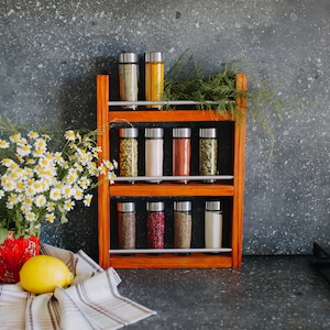 Especiero de pared fabricado con madera reciclada natural, accesorio para aceites esenciales de cocina, estante para almacenar especias, regalo de cumpleaños y inauguración de la casa.
