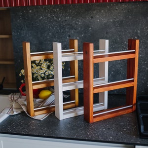 Bonito regalo para el Día de la Madre, soporte de pared para especias hecho de madera natural, accesorio para aceites esenciales de cocina, estante para almacenar especias