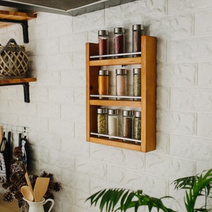 Estante de especias de pared de cocina de madera reciclada, soporte de decoración rústica para aceites esenciales, estante para almacenar especias, regalo de inauguración de la casa y Navidad.
