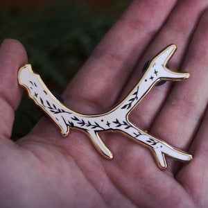 Antler Enamel Pin (deer pin, antlers, autumn pin, cottagecore, nature inspired)