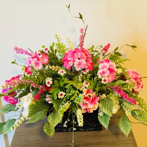 Summer pink geranium centerpiece, garden style floral arrangement, pink geranium centerpiece, summer table arrangement,summer floral decor