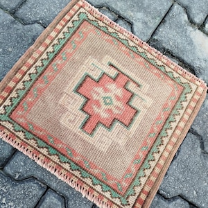 door mat vintage, door mat turkish,door mat , 1x1 turkish rug,2x2 vintage rug,mini rug,door mat rug, square rug, handmade rug,1.5x1.3 ft/481