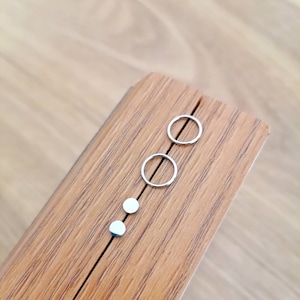 Twee paar zilveren oorknopjes set, cirkeloorbellen, kleine hoepeloorbellen, delicate oorbellen, geometrische oorbellen, zilveren hoepeloorbellen