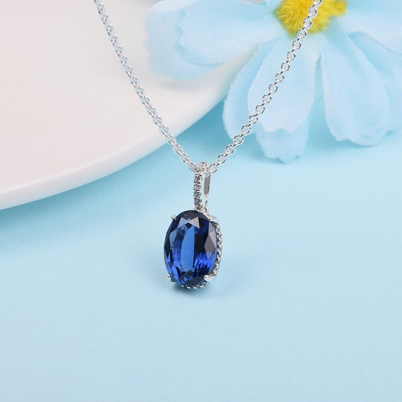 Sparkling Statement Halo Pendant 