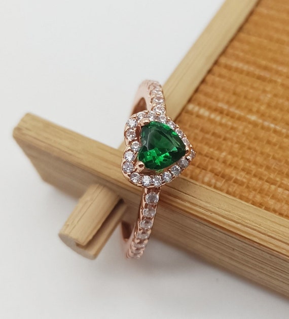 Sparkling Elevated Heart Ring Rose Gold 