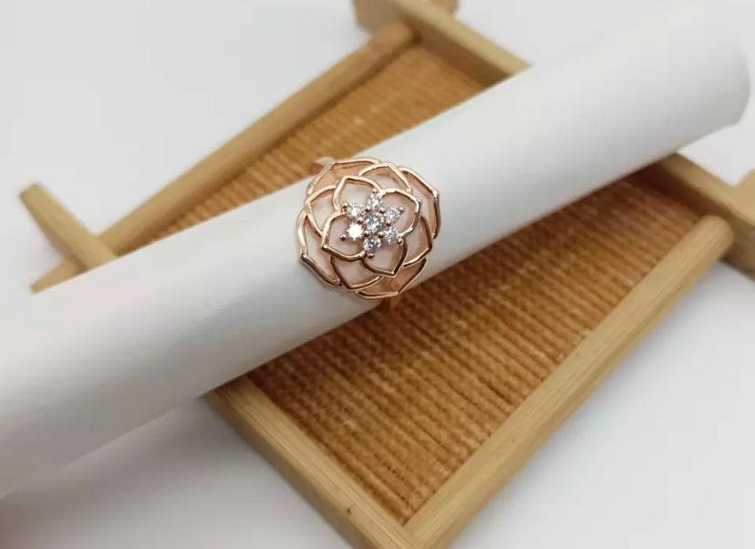 Rose Petals Statement Ring Rose™ 14k 