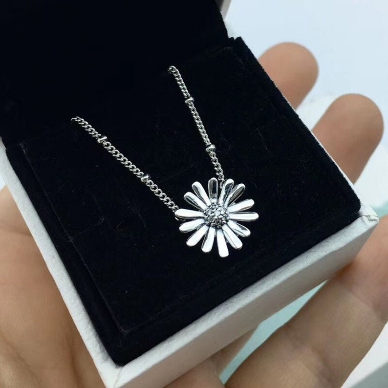 Pavé Daisy Flower Collier Necklace 45cm 