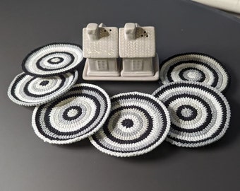 Set of 6 round coasters in black, white and gray colors