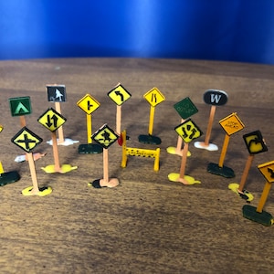 Model Trains - 15 Road Signs - These are HO Scale