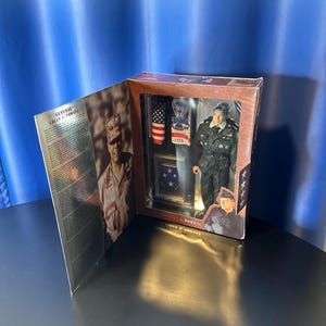 1998 GI Joe – General Colin L. Powell – Classic Collection – Hasbro – New in Box