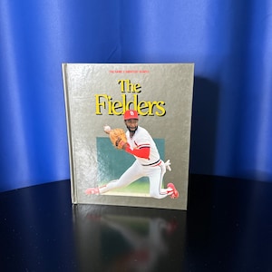Vintage Baseball Book (1989) - The Games Greatest Gloves - The Fielders - 192 Pages