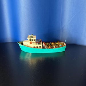 Boat Model - HO Scale - Great Detail - Very Minor Wear/Tear - Great for Train Layouts - Includes 10 Humans!