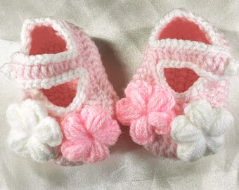 Handmade crochet flower baby shoes, newborn shoes, Mary Jane shoes, baby shower gifts