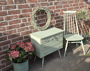 Kommoden Set mit Stuhl und Kranz in Salbeigrün & gold #shabby chic #vinted #Flur, Schlafzimmer, Bad, Landhaus Schatz alter Zeiten, Deko