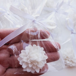 Zeepbedankjes met minibloemen: geurende huwelijks- en douchecadeaus (50 stuks)