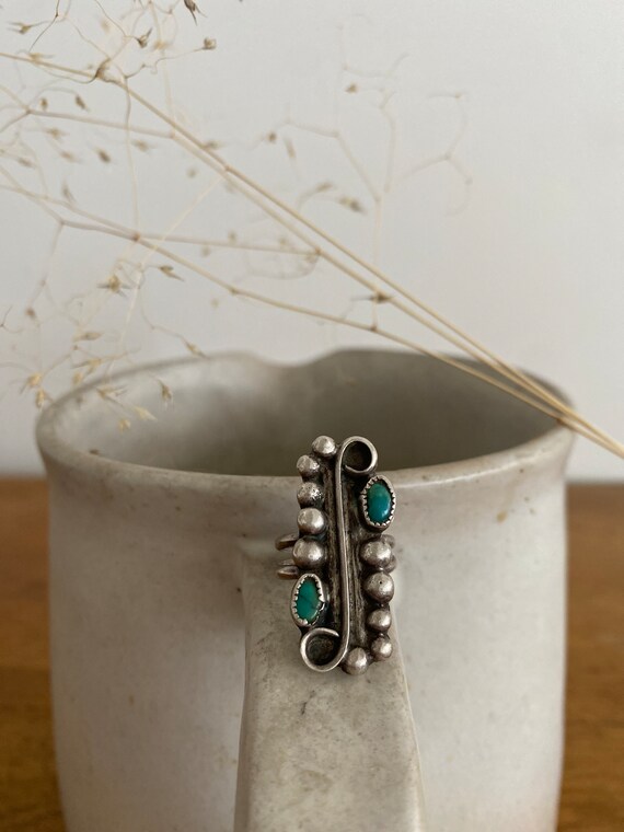 Vintage Silver and Turquoise Native American Ring - image 4