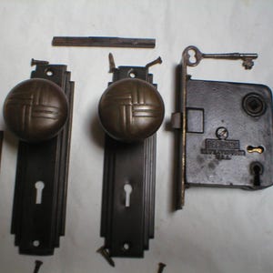 Antique Art Deco Era Door Hardware with Durex Knobs bild 3