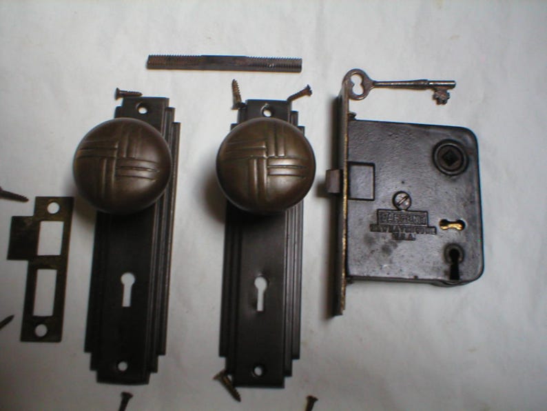 Antique Art Deco Era Door Hardware with Durex Knobs bild 3