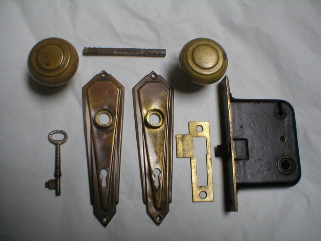 A closer look at Vintage Deco Door Hardware