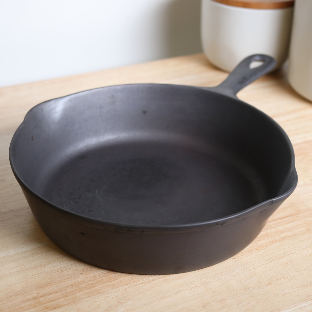 CHF 5 Cast Iron Skillet Diamond Number Vintage Chicago - Etsy