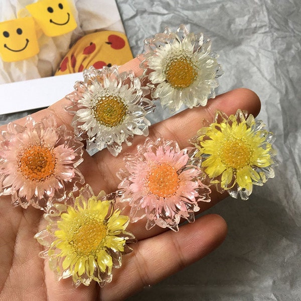 4pcs Real Daisy Cabochon Resin Daisy Ornament Dried Flower jewelry Resin Hair Accessories necklace making Jewelry Finding Craft Supplies,H46