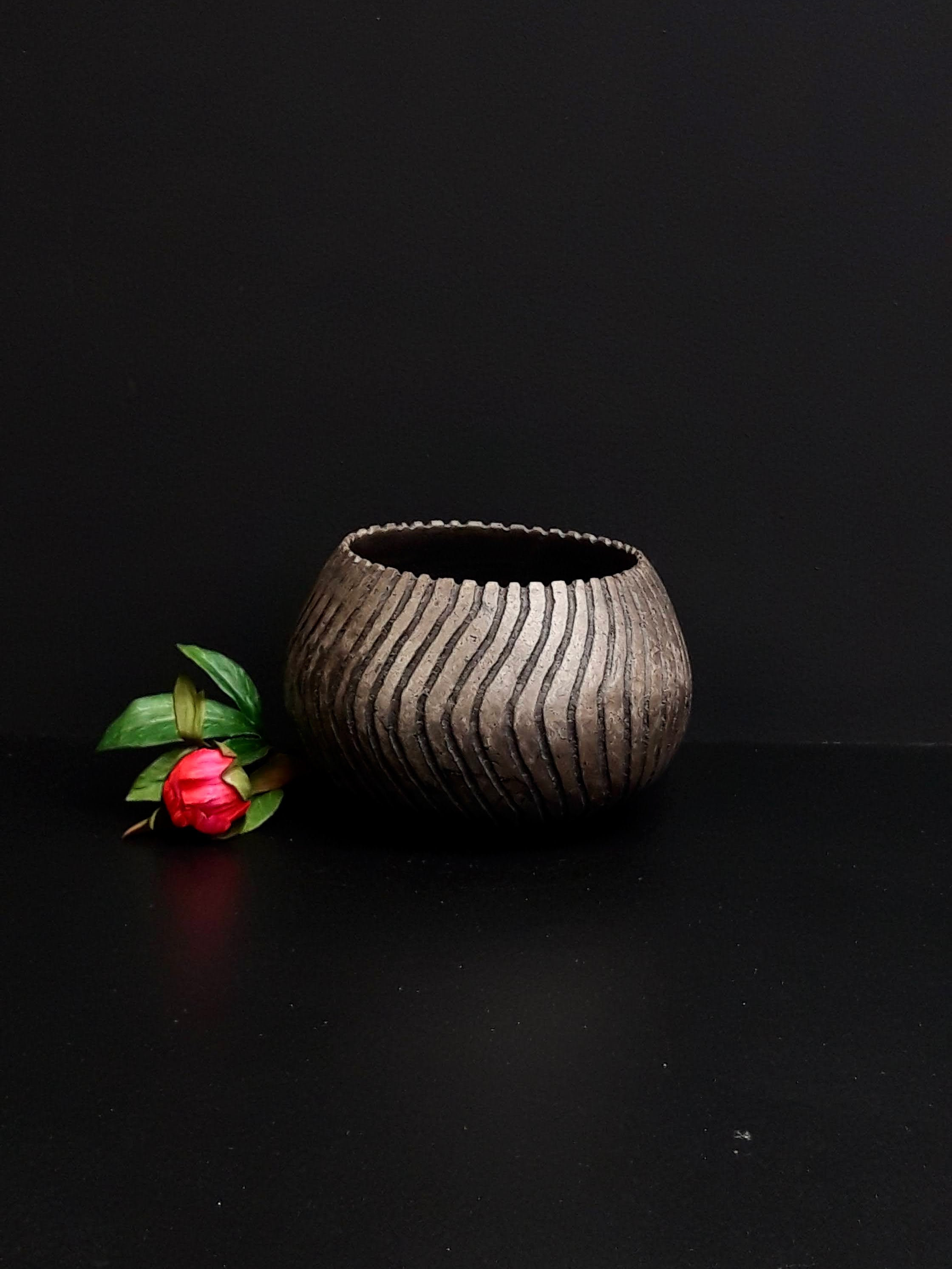 Pot en Terre Cuite Enfumée