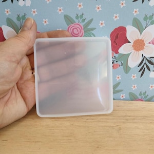 May include: A clear, square silicone mould for resin crafts.