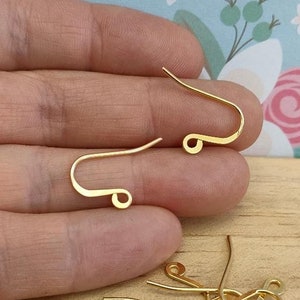 Ganchos para pendientes hipoalergénicos de acero inoxidable dorado (304), ganchos resistentes para pendientes, ganchos planos para pendientes, ganchos franceses de color dorado.