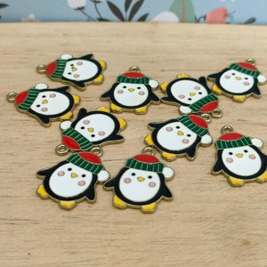 20 Pcs Mixed Enamel Christmas Charms Pendants Xmas Gold Festive Jewellery  F17