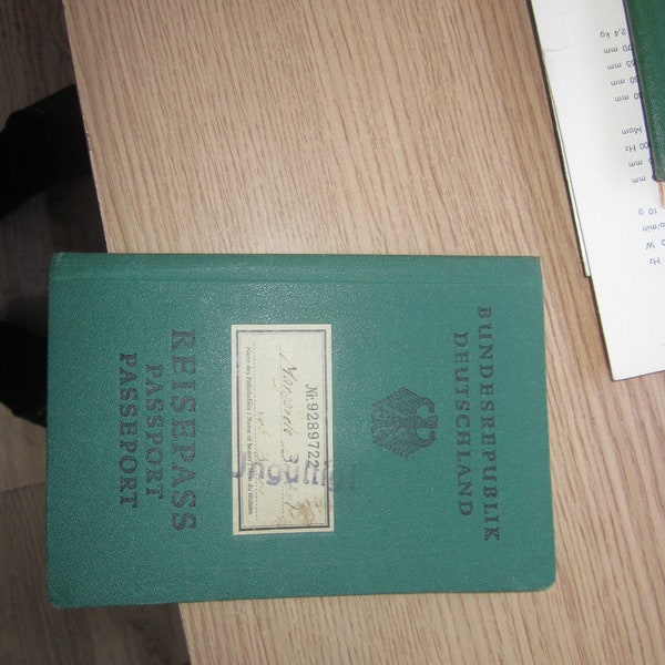 Bundesrepublik Deutschland Reisepass Passport Passeport stadt dusseldorf stamps