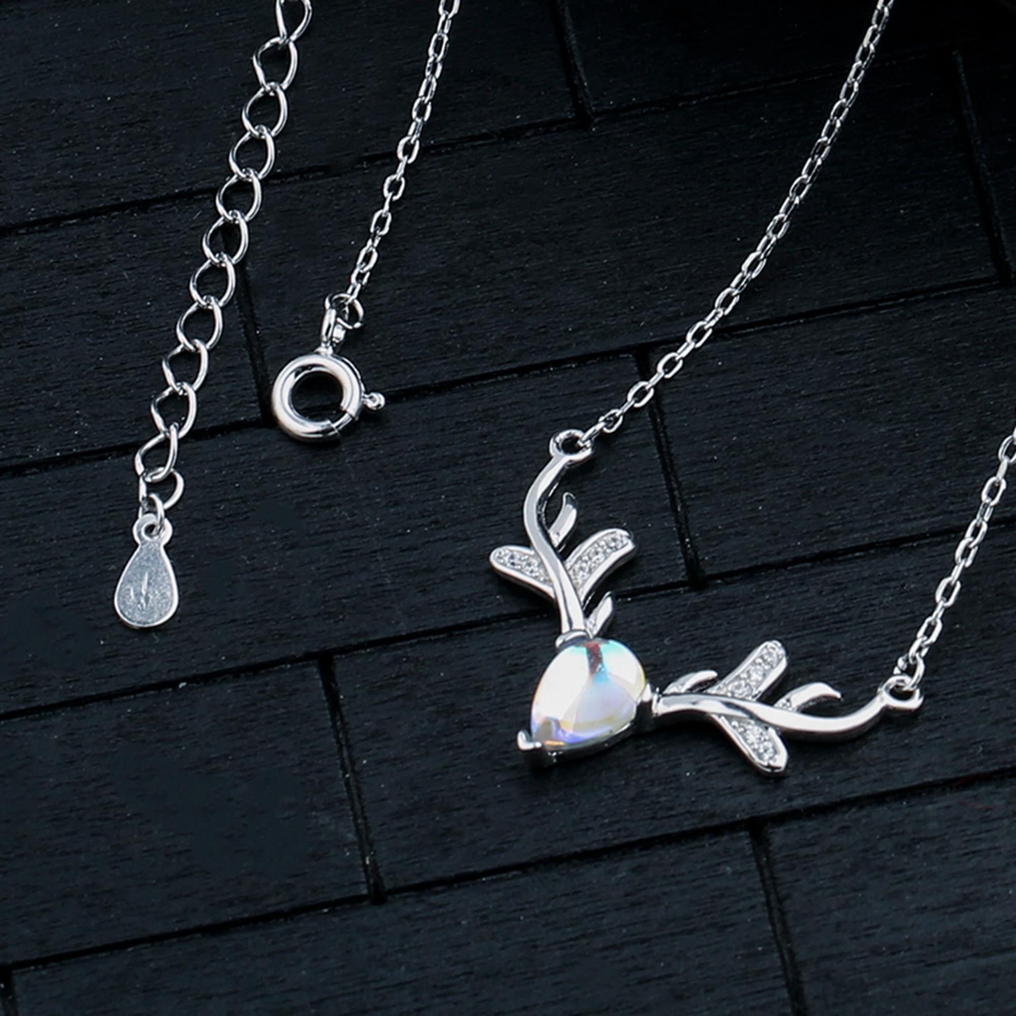 Necklace - Bijou R.I
