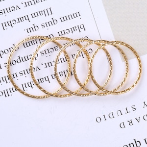 14Kゴールドフィルドツイストナックルリング、ゴールドフィルドスタックスリムリング、クローズドリング、バンドリング、繊細なリング、ナックルリング