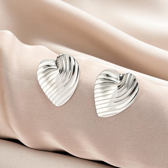 Anello a forma di cuore martellato in oro 14 carati • Gioielli impilabili • Regalo di San Valentino - Italia