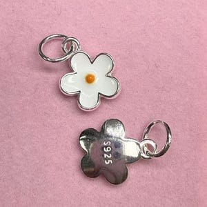 Emaljhänge i sterlingsilver med prästkrage, armband med blommotiv, trädgårdshalsband, blomörhänge, botaniska smycken, blomberlock, berlocker i bulk