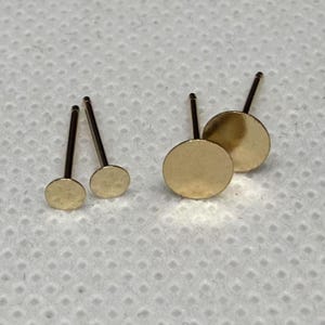 14K Gold gefüllte Ohrring-Posts, Gold gefüllter Ohrring-Posten für die Schmuckherstellung Lieferungen, Frauen Flache Pad, Ohrring-Komponenten, 2,5 mm 3 mm 4 mm 5 mm