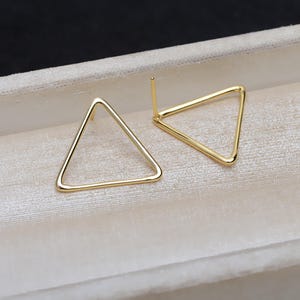 14K guldfyllda utskurna triangelformade örhängen, triangelformade örhängen, triangelformad örhänge, geometriska stiftörhängen, örhängeskomponenter