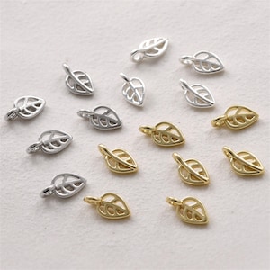 14K guldpläterad liten lövberlock, ihålig trädlövberlock, naturinspirerad växtberlock, skogsbotanisk berlock för örhänge, halsband och armband