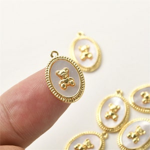 Colgante con dije de oso de concha chapado en oro de 18 quilates, pulsera de oso de dibujos animados, collar de oso ovalado, pendiente de oso lindo, joyería para niños, encanto ovalado de animal