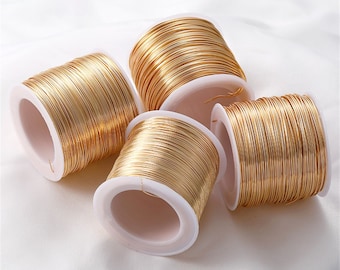 2 rollos de alambre redondo suave chapado en oro de 14 quilates. Ideal para hacer joyas, pulseras, collares y abalorios.