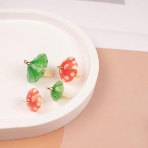 Cuentas de hongo acrílico, cuentas de hongo de resina, cuentas de lampwork, espaciador de pulsera, cuentas de hongo de lampwork, lindas cuentas de hongo de 15 x 17 mm
