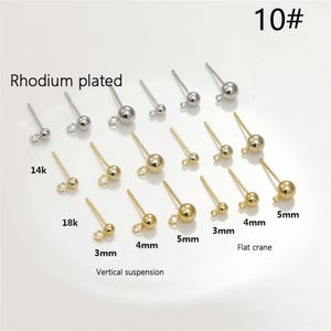 Pode incluir: Conjunto de postes de brincos de ouro e prata com pontas de bola de diferentes tamanhos. Os tamanhos são etiquetados como 3 mm, 4 mm e 5 mm. O texto "10#", "14k", "18k", "Flat crane" e "Vertical suspension" também é visível.