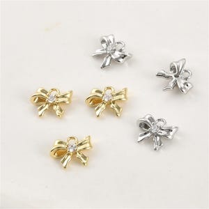 Pingentes de laço banhados a ouro 14K, pingentes de laço 3D, joias delicadas com borboletas e laços, pingentes de Natal, pingentes de laço para pulseiras e colares.